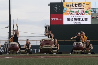 風浪勝運太鼓によるパフォーマンス