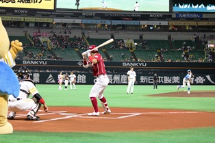 始球式を務めた松原小6年・西原隆悟くん