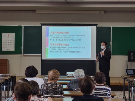 みのりの大学講座講演の写真