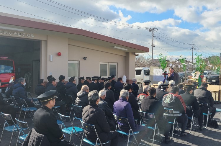 筑後市消防団第6分団2号車車庫落成式に出席する市長の写真