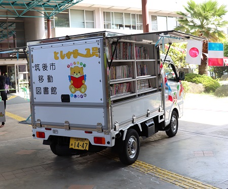 移動図書館車「としょま〜る号」の写真