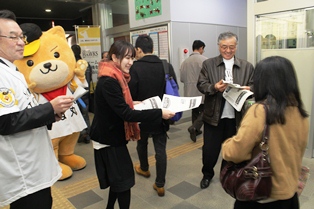 JR羽犬塚駅の様子