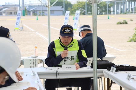 本部長が話をしている写真
