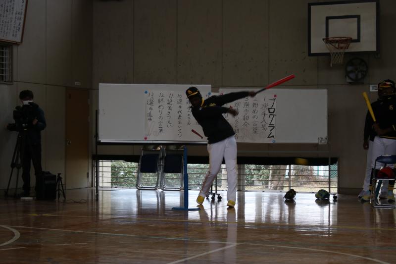 ホークス選手ティーバッティング