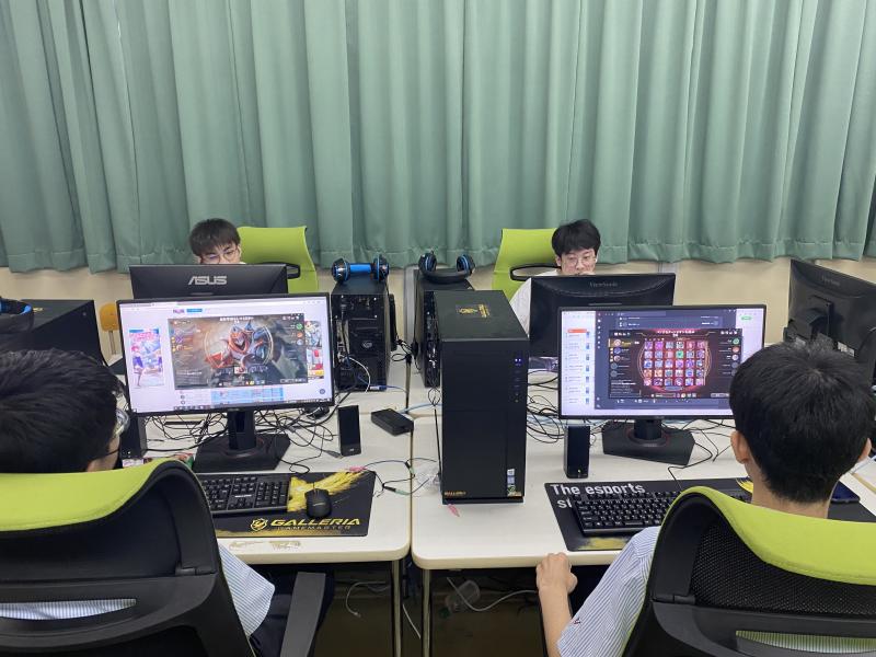 eスポーツ部写真2