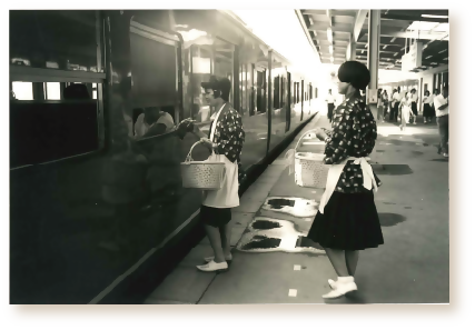 昭和時代の羽犬塚駅構内の様子