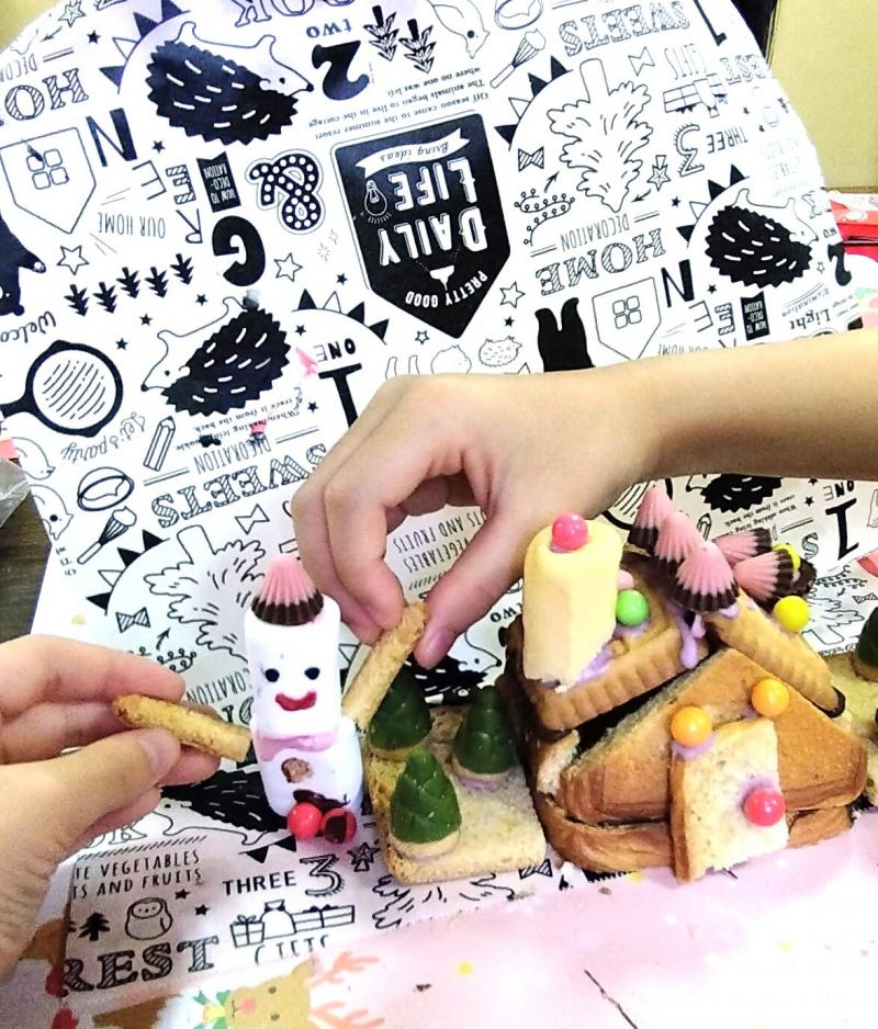 お菓子の雪だるま