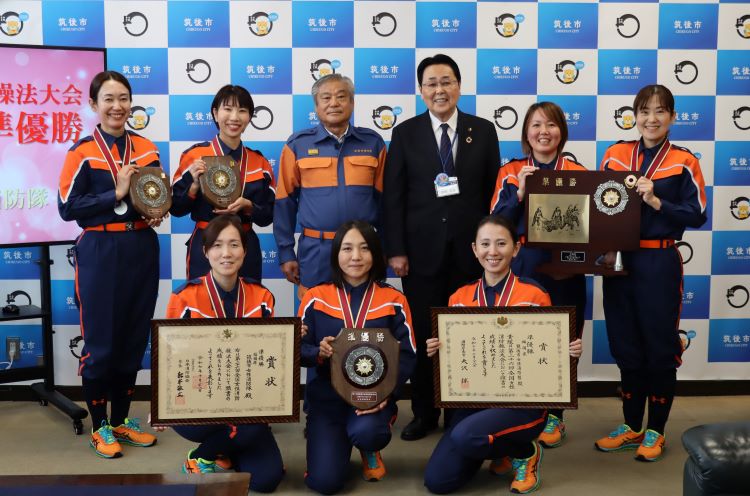 女性消防隊全国大会準優勝報告 女性消防隊全国大会準優勝報告