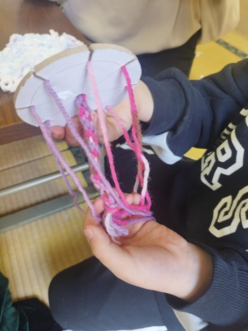 段ボール織りの様子