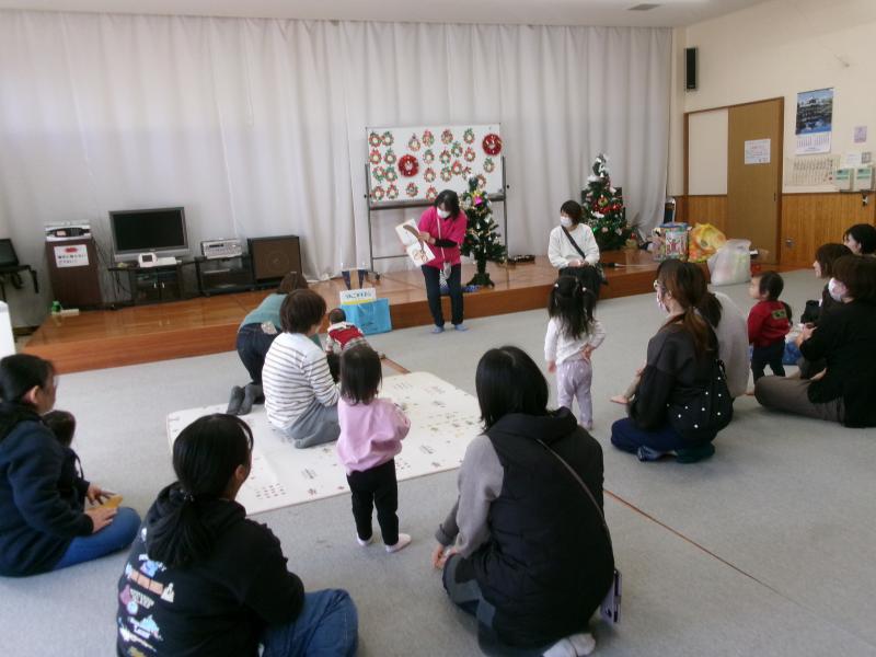 絵本の読み聞かせ